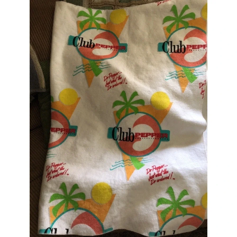 Dr Pepper Beach Towel Unisex OS White Good Vintage Club Pepper‎ 80s Retro USA